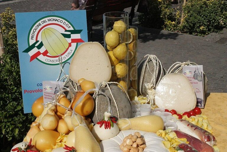 Provolone del monaco